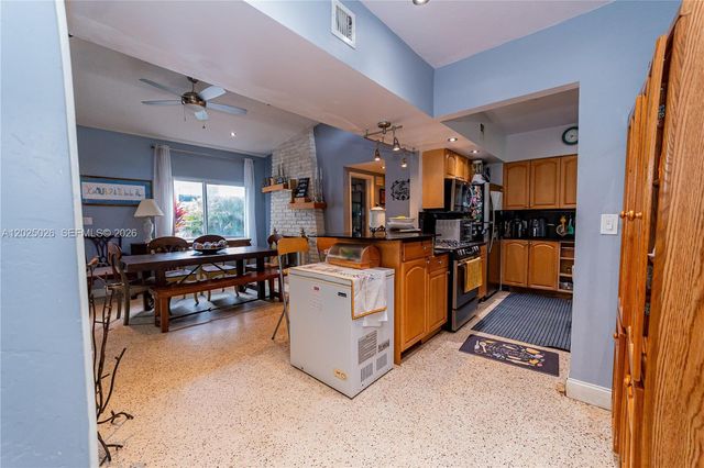 548 East Dr, Miami Springs, FL 33166