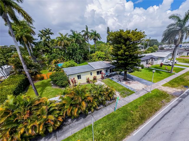 548 East Dr, Miami Springs, FL 33166