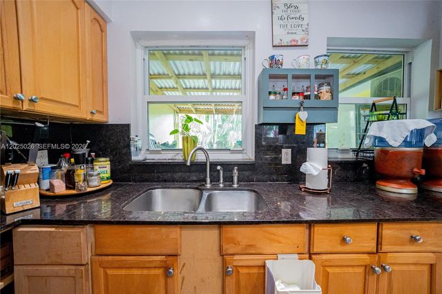 548 East Dr, Miami Springs, FL 33166