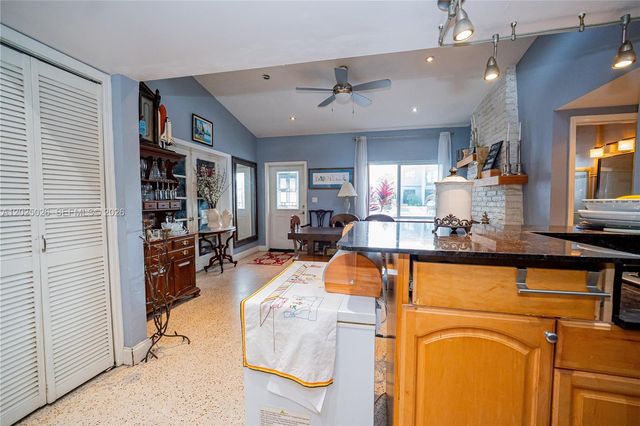548 East Dr, Miami Springs, FL 33166