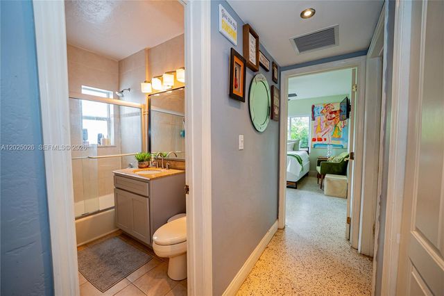 548 East Dr, Miami Springs, FL 33166