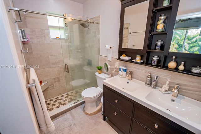 548 East Dr, Miami Springs, FL 33166