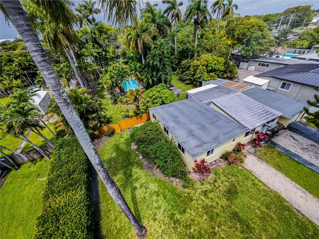548 East Dr, Miami Springs, FL 33166