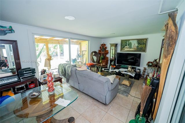 548 East Dr, Miami Springs, FL 33166
