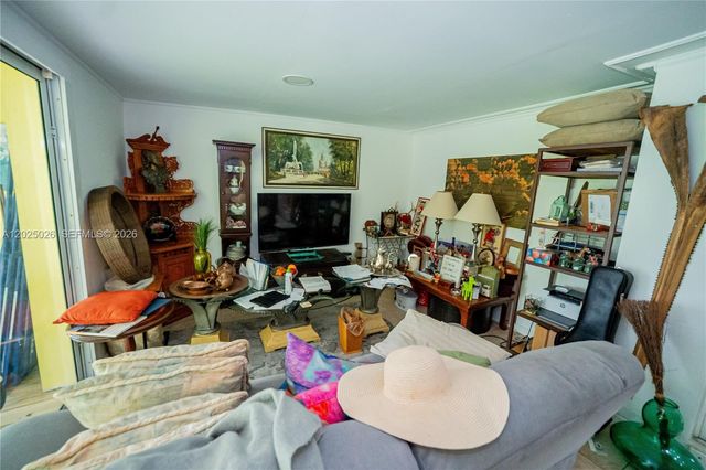 548 East Dr, Miami Springs, FL 33166