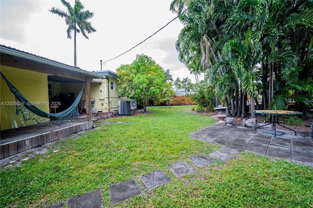 548 East Dr, Miami Springs, FL 33166