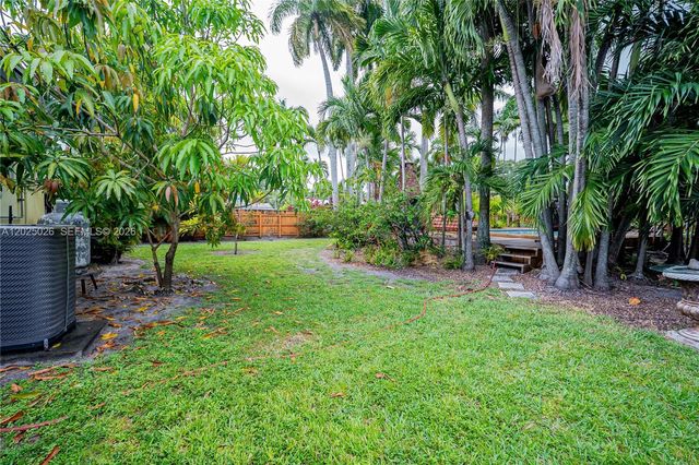 548 East Dr, Miami Springs, FL 33166