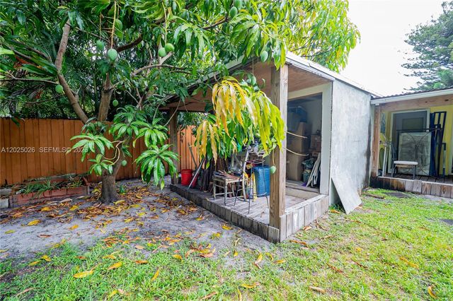 548 East Dr, Miami Springs, FL 33166