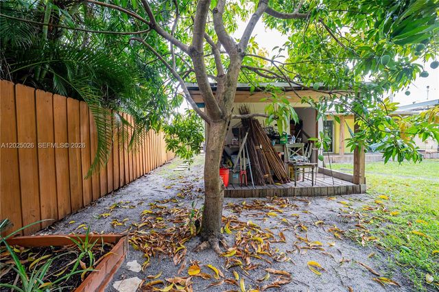 548 East Dr, Miami Springs, FL 33166