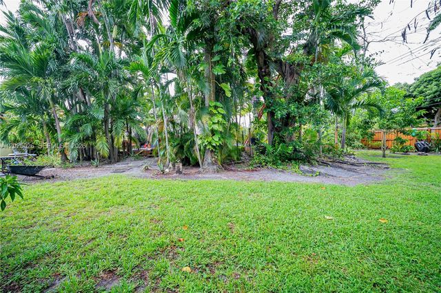 548 East Dr, Miami Springs, FL 33166