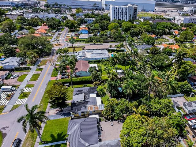 548 East Dr, Miami Springs, FL 33166