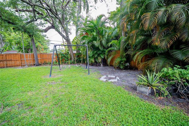 548 East Dr, Miami Springs, FL 33166