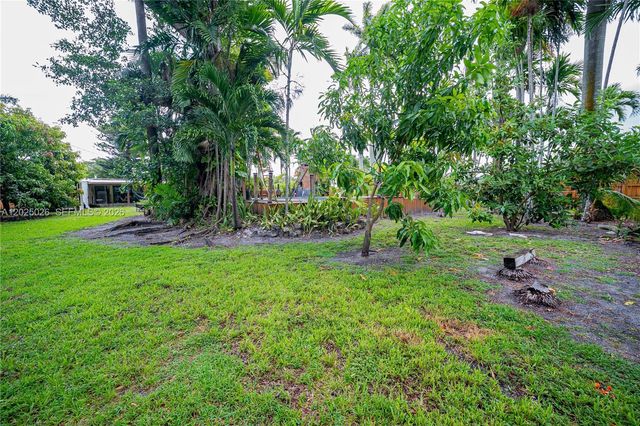 548 East Dr, Miami Springs, FL 33166