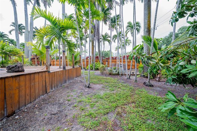 548 East Dr, Miami Springs, FL 33166