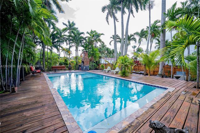 548 East Dr, Miami Springs, FL 33166