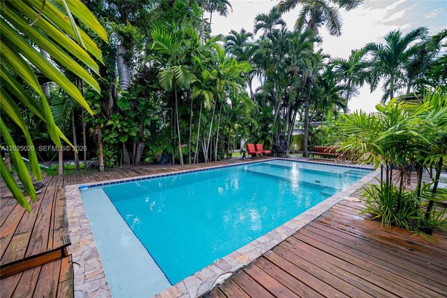 548 East Dr, Miami Springs, FL 33166