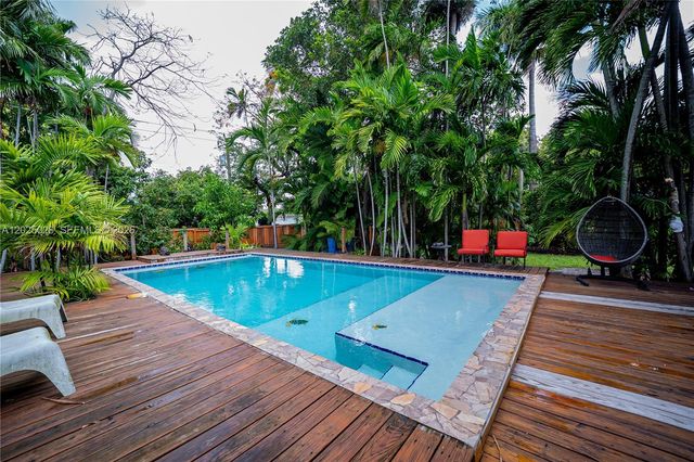 548 East Dr, Miami Springs, FL 33166