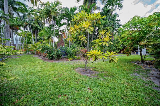 548 East Dr, Miami Springs, FL 33166