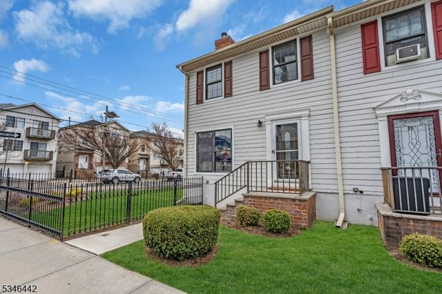 35 Gouverneur St, Newark City, NJ 07104