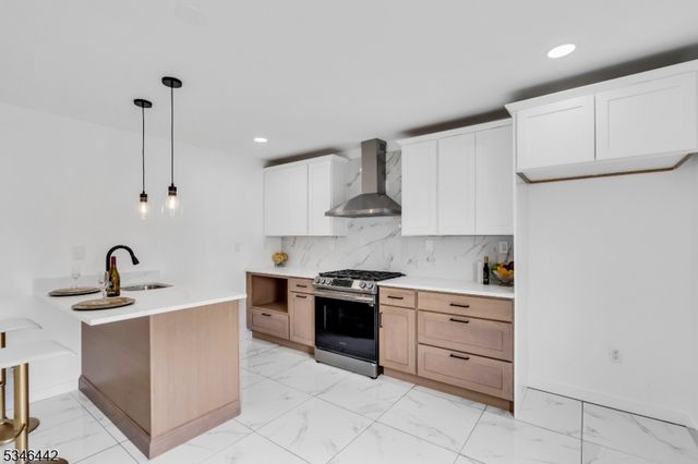 35 Gouverneur St, Newark City, NJ 07104
