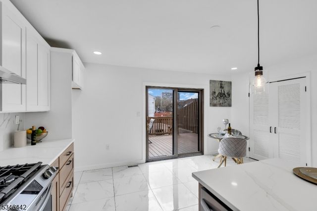 35 Gouverneur St, Newark City, NJ 07104