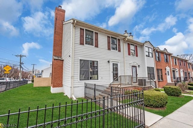 35 Gouverneur St, Newark City, NJ 07104