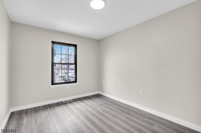 35 Gouverneur St, Newark City, NJ 07104