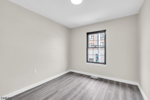 35 Gouverneur St, Newark City, NJ 07104