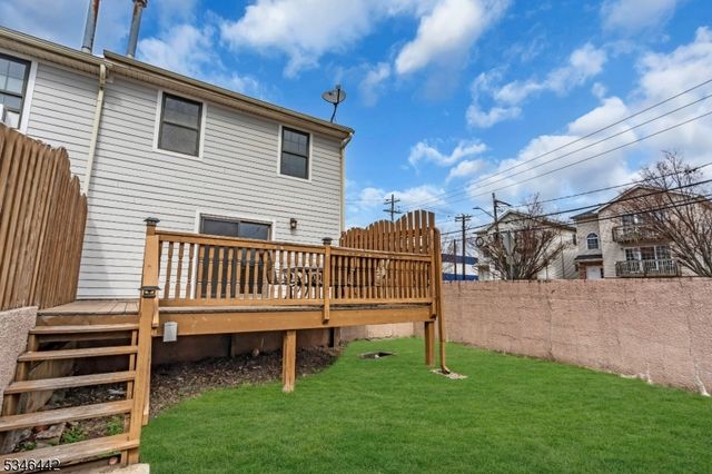 35 Gouverneur St, Newark City, NJ 07104