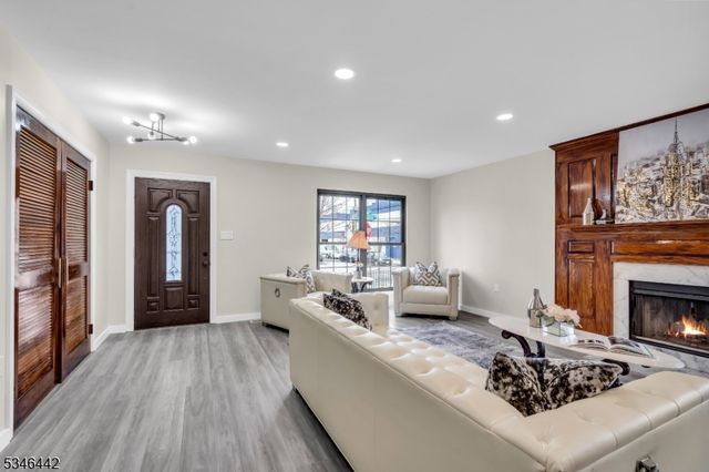 35 Gouverneur St, Newark City, NJ 07104
