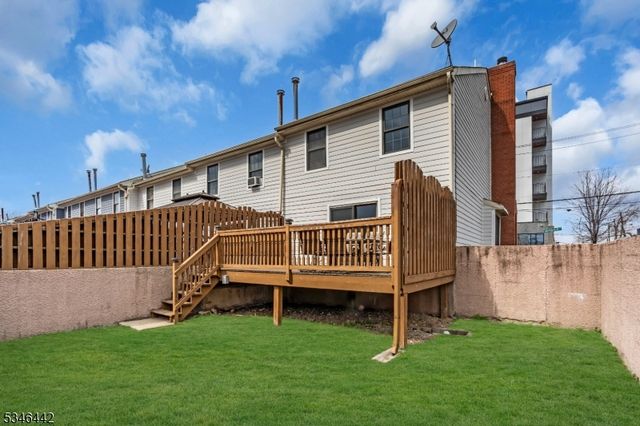 35 Gouverneur St, Newark City, NJ 07104
