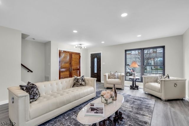 35 Gouverneur St, Newark City, NJ 07104