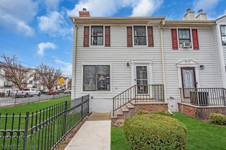 35 Gouverneur St, Newark City, NJ 07104