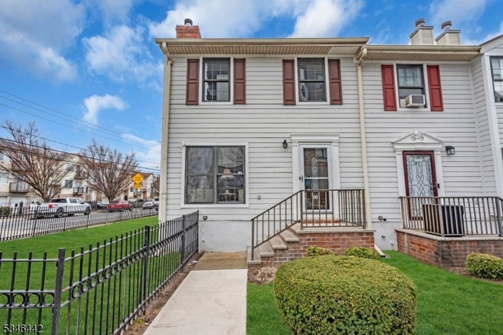 35 Gouverneur St, Newark City, NJ 07104