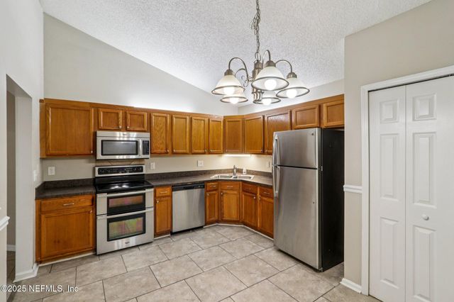 1864 SHERATON LAKES Circle, Middleburg, FL 32068