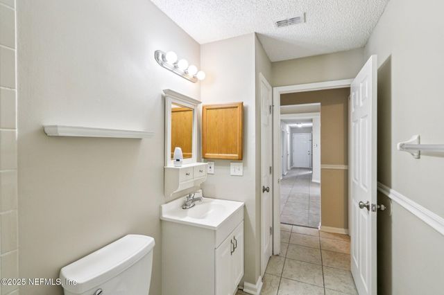 1864 SHERATON LAKES Circle, Middleburg, FL 32068