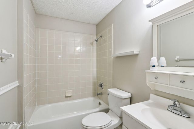 1864 SHERATON LAKES Circle, Middleburg, FL 32068