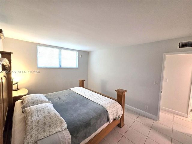 2400 NE 10th Street 104, Pompano Beach, FL 33062
