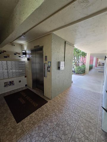 2400 NE 10th Street 104, Pompano Beach, FL 33062