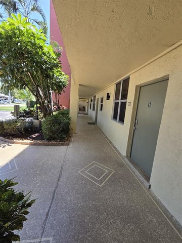 2400 NE 10th Street 104, Pompano Beach, FL 33062