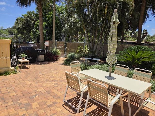 2400 NE 10th Street 104, Pompano Beach, FL 33062