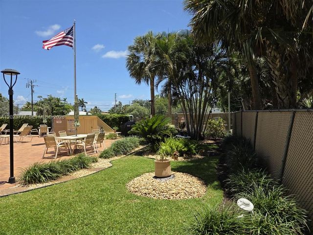 2400 NE 10th Street 104, Pompano Beach, FL 33062