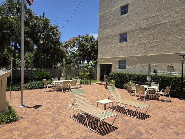 2400 NE 10th Street 104, Pompano Beach, FL 33062