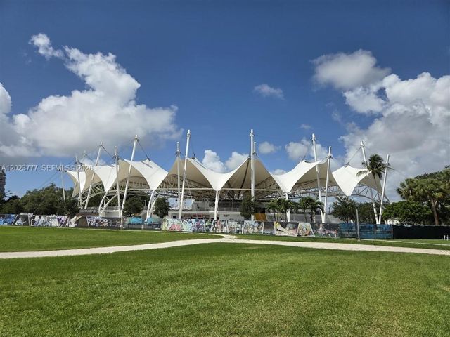 2400 NE 10th Street 104, Pompano Beach, FL 33062