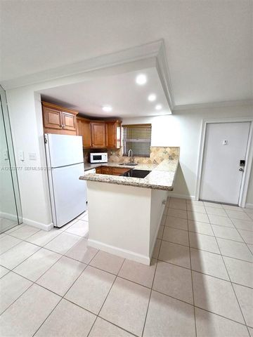 2400 NE 10th Street 104, Pompano Beach, FL 33062