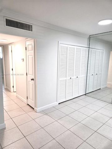 2400 NE 10th Street 104, Pompano Beach, FL 33062