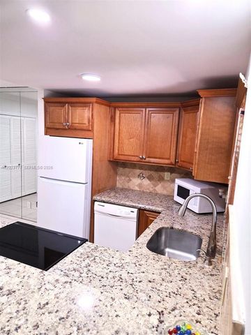 2400 NE 10th Street 104, Pompano Beach, FL 33062