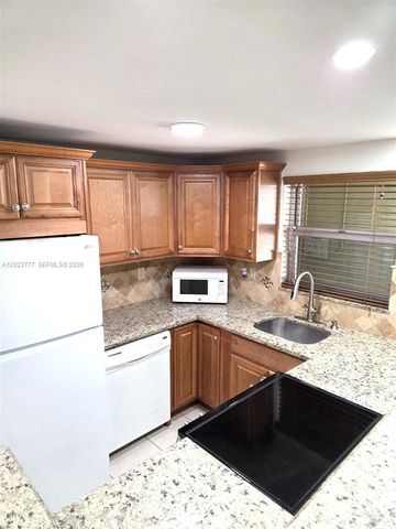 2400 NE 10th Street 104, Pompano Beach, FL 33062