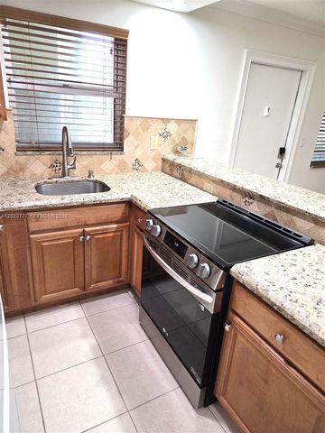 2400 NE 10th Street 104, Pompano Beach, FL 33062