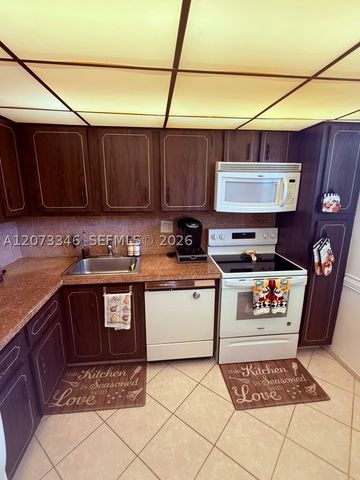 8330 Sands Point Blvd N208, Tamarac, FL 33321